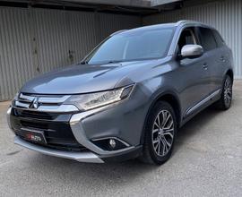 Mitsubishi Outlander 2.2 DI-D 4WD AUTOM. - 7 POSTI