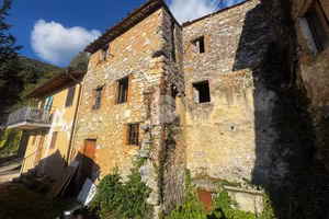 CASA INDIPENDENTE A CAMAIORE