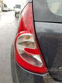 Fanale posteriore sinistro Dacia Sandero 2011