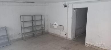 MAGAZZINO A GENOVA