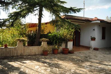 Villetta angolare in residence tranquillo