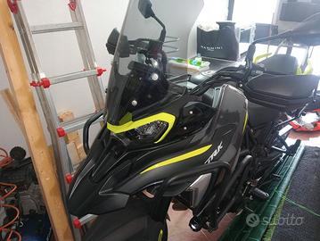 Benelli 702 X con 338 km nuova......