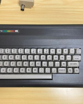Commodore C16 con accessori