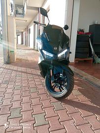 Scooter nuovo con pochi km.
