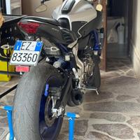 Yamaha MT07 blu race