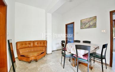 PIANO TERRA CON TRE CAMERE E GARAGE !