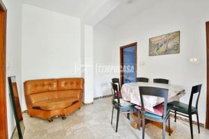 PIANO TERRA CON TRE CAMERE E GARAGE !