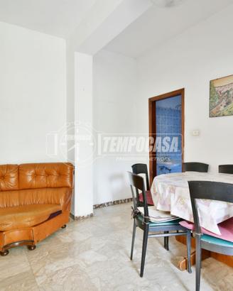 PIANO TERRA CON TRE CAMERE E GARAGE !