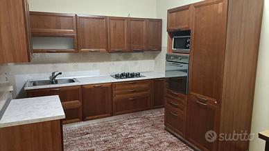 Arredamento completo di cucina camera sala.