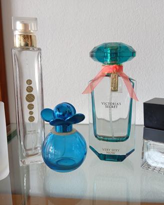 Bottiglie di profumo vuote