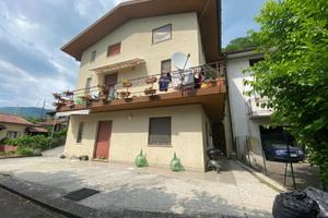 IN BIFAMILIARE MINI AL PIANO TERRA CON INGRESSO...