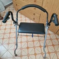 Deambulatore con seduta e poggia cuscino