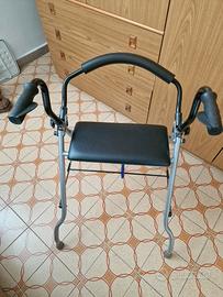 Deambulatore con seduta e poggia cuscino