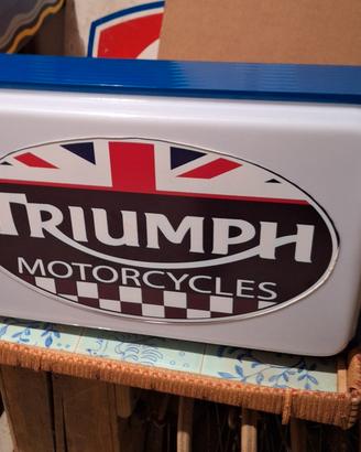 Insegna TRIUMPH