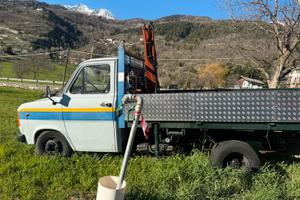 Ford transit con gru