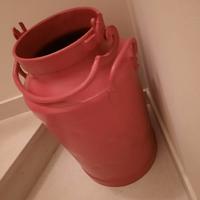 Bidone del latte dipinto