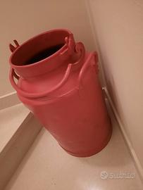 Bidone del latte dipinto