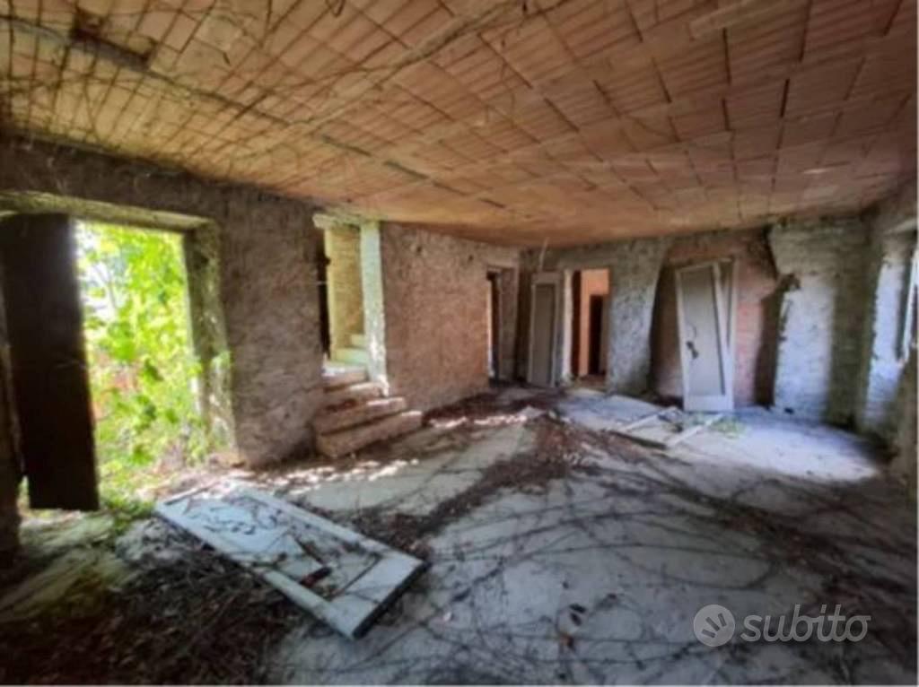 Immobile in asta di 346 m² con più di 5 locali a M - Vista 3