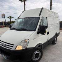 Trattore iveco Daily furgonato con sponda idraulic