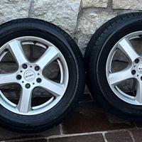 Cerchi in lega con pneumatici da neve