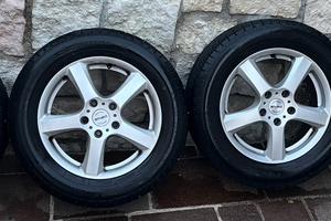 Cerchi in lega con pneumatici da neve