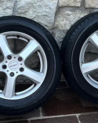 Cerchi in lega con pneumatici da neve