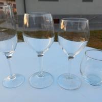 Bicchieri da ristorazione in casse di plastica