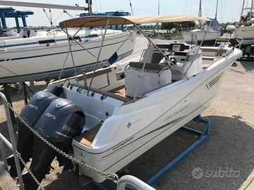 Jeanneau cap camarat 8.5