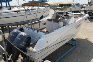 Jeanneau cap camarat 8.5