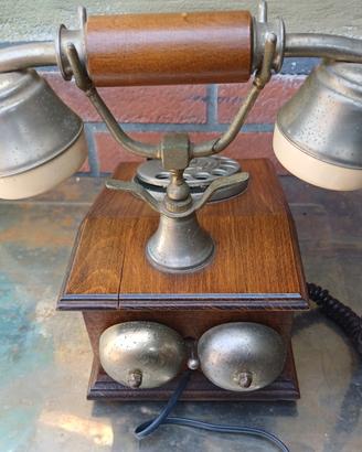 telefono  in legno 