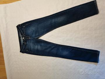 jeans in denim di Latino