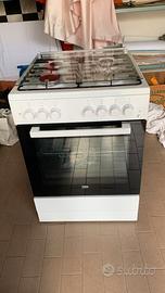 Forno Beko 4 fuochi vetro nuovo 300€