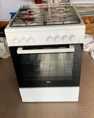 Forno Beko 4 fuochi vetro nuovo 300€