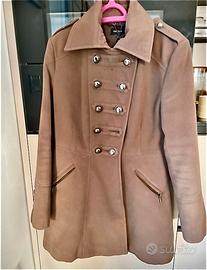 Cappotto caldo e morbido. Foderato in seta