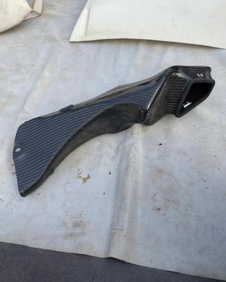 Condotto aria destro in carbonio per ducati 916