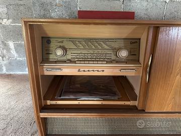 Mobile radio con vinili + giradischi portatile