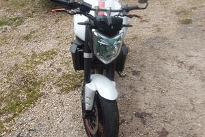  Yamaha FZ1 valuto scambi con cross o quad