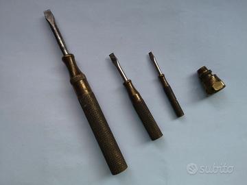 Antico giravite tre in uno