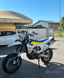 Husqvarna 701 supermoto
