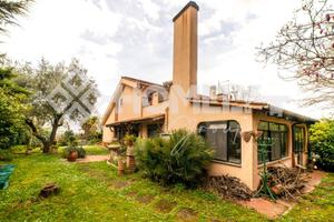 Villa di 300 m² con più di 5 locali e box auto dop