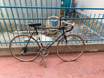 Bicicletta da corsa Vintage d'epoca in acciaio