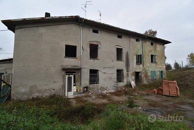 Casa indipendente di 237 m² con più di 5 locali e 
