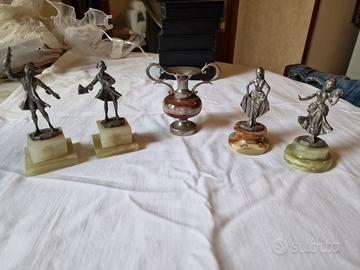 Collezionismo, anfora e statuette