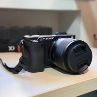 SONY A6400 semi nuova con obiettivi