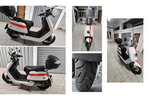 Scooter elettrico NIU GT bianco