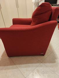 Poltrona Poltronesofà rossa con pouf estraibile