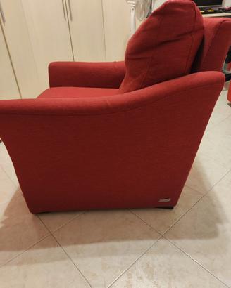 Poltrona Poltronesofà rossa con pouf estraibile