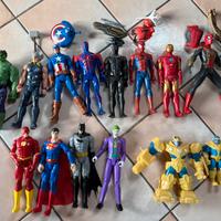 13 Action Figures Marvel e DC con accessori