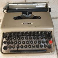 Macchina da scrivere Olivetti Lettera 22