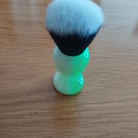 pennello da barba fluorescente 